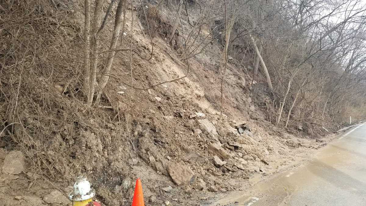 Forward Avenue, Commercial Street closed in Squirrel Hill due to landslide