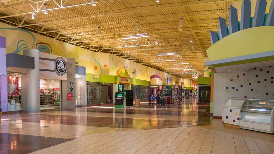PHOTOS: Once-vibrant mall now largely abandoned