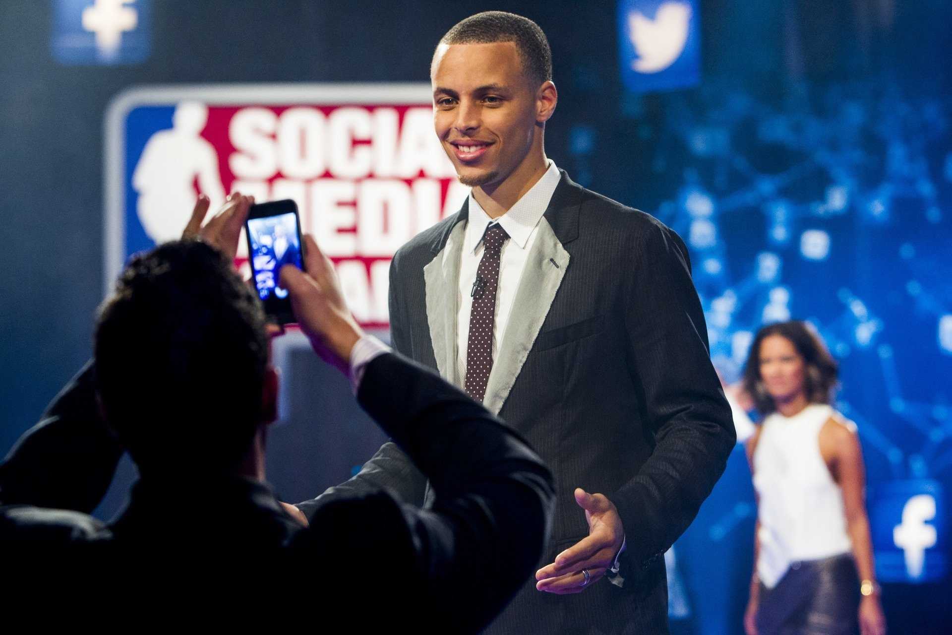 Report: Curry agrees to $200 million Warriors deal