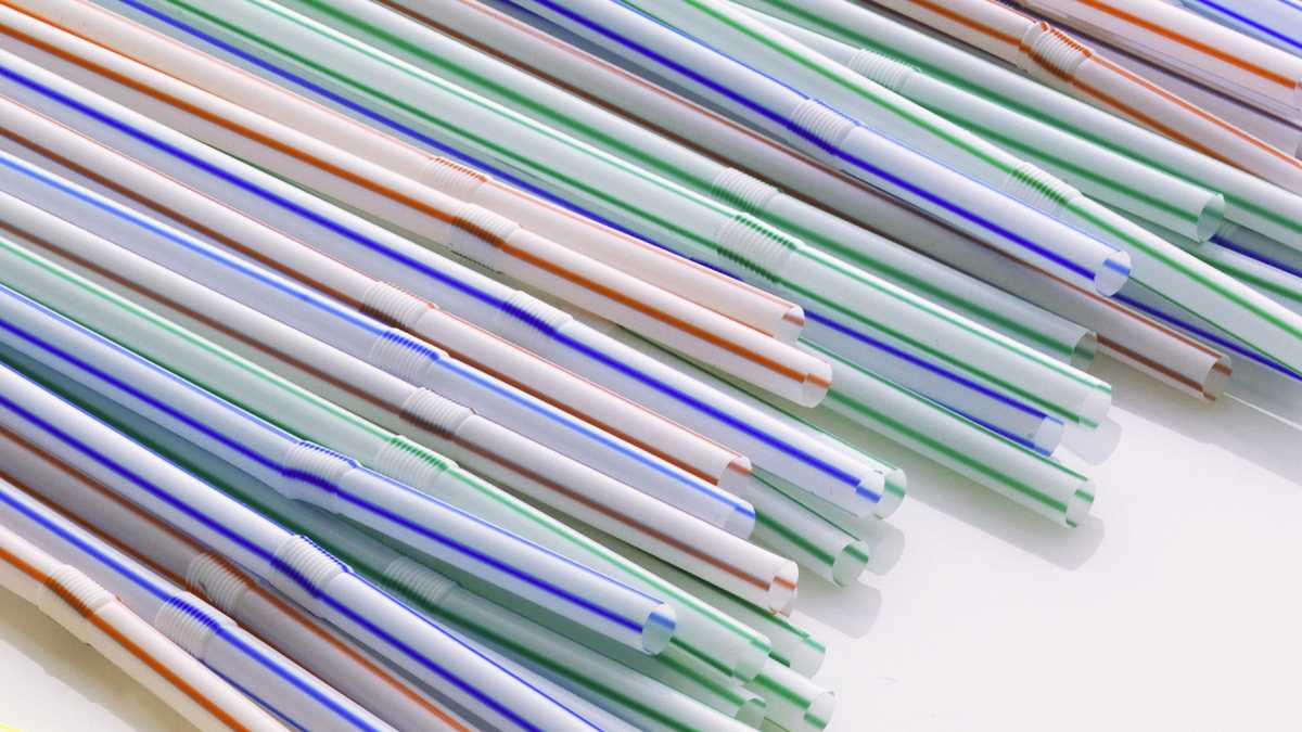 Proposed California antiplastic straw bill draws fire