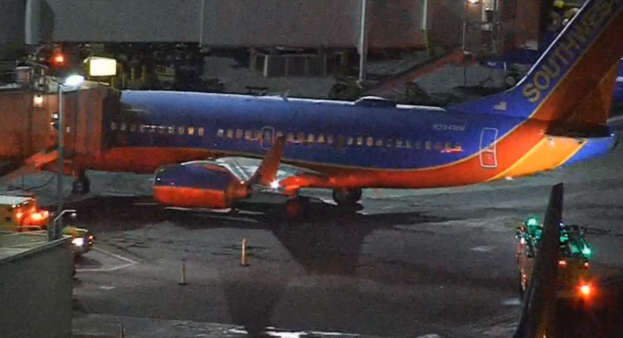Sacramento plane makes emergency landing at LAX