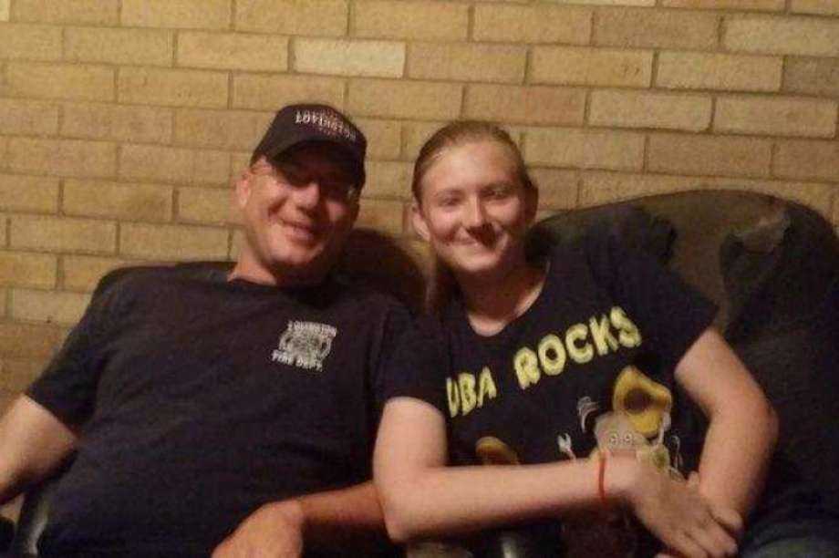 14-year-old girl dies after smartphone falls into bathtub