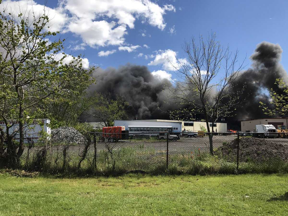 Twitter user 76chipster
Crash near Teterboro Airport SOURCE Twitter user 76chipster