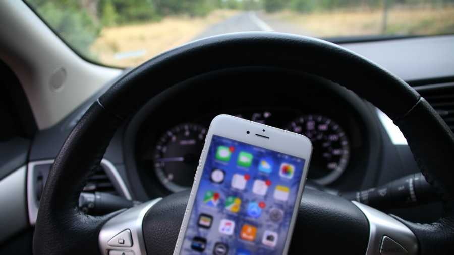 Device tells police when people were using cellphones behind the wheel