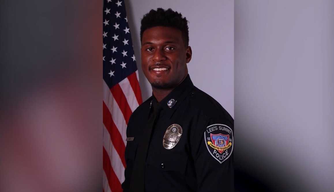 Stranger stays on shooting scene to comfort dying officer