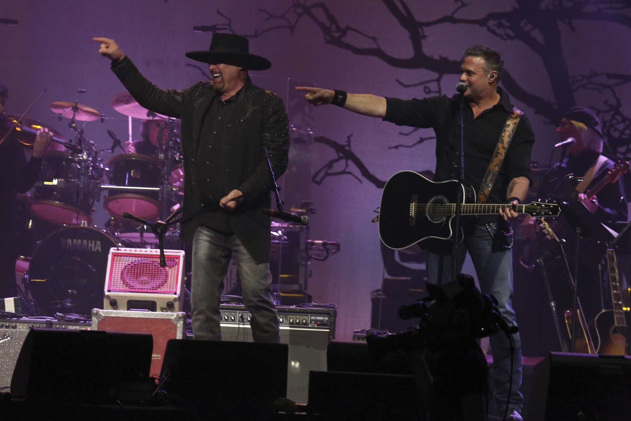 Troy Gentry, of country music group Montgomery Gentry, killed in helicopter crash