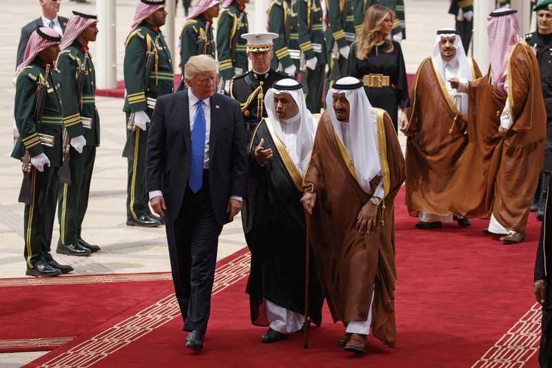 Trump meeting with Arab leaders ahead of major speech