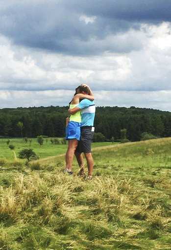 In the midst of birdies and bogeys, a marriage proposal