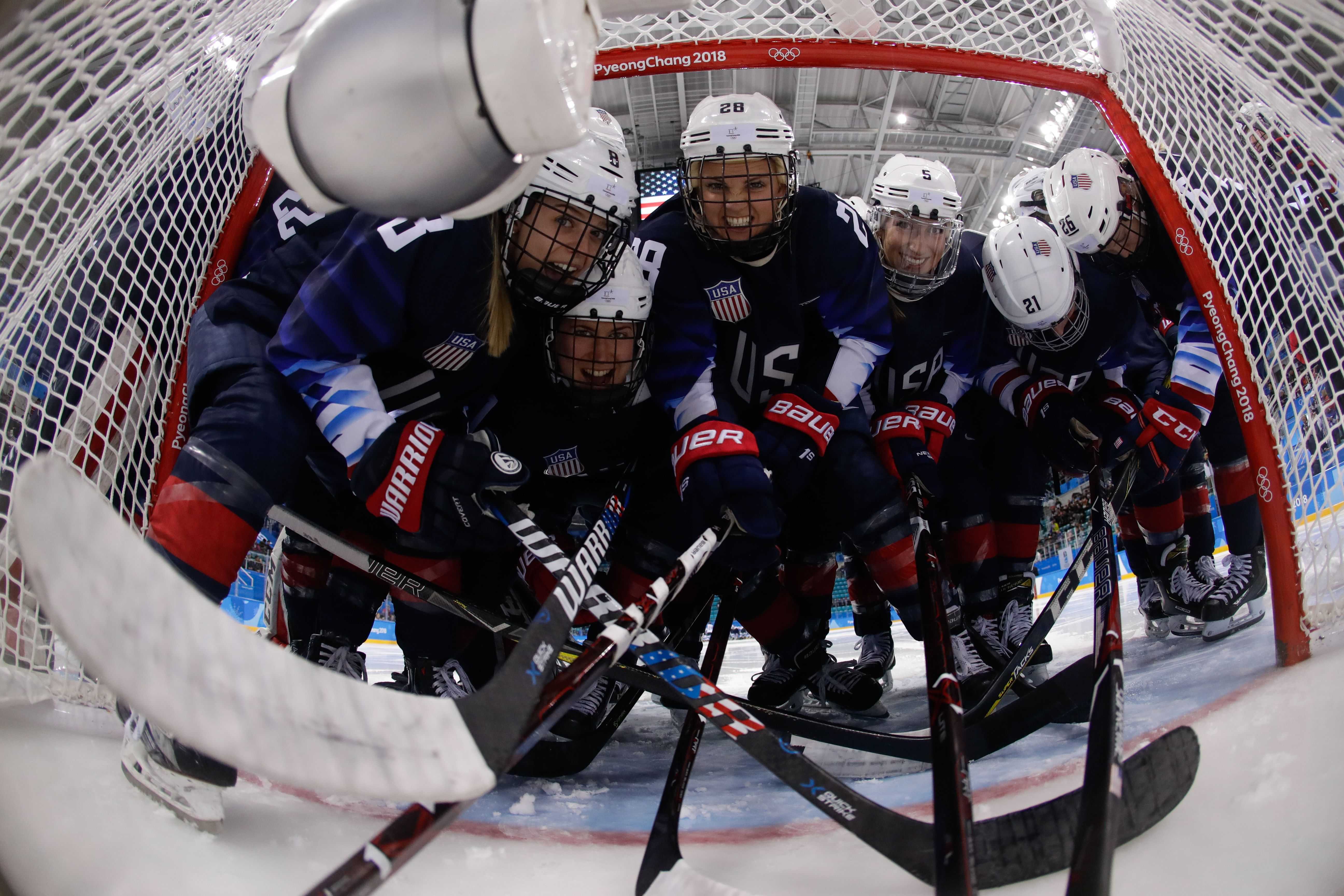 2018 Winter Olympics: Old rivals to square off for gold in women's hockey
