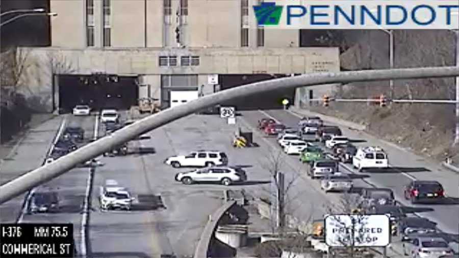 Crash shuts down inbound Parkway East at Squirrel Hill Tunnel