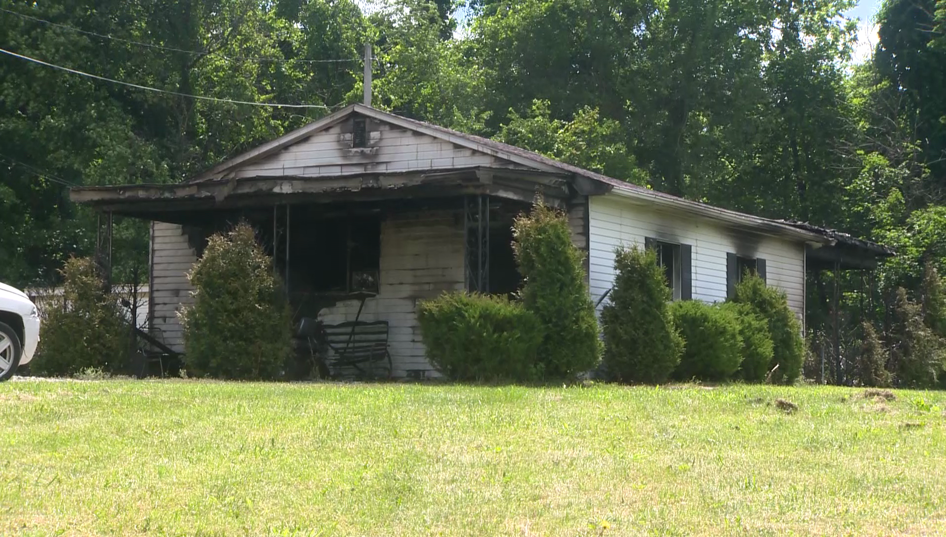 Firefighter injured in Dunbar house fire