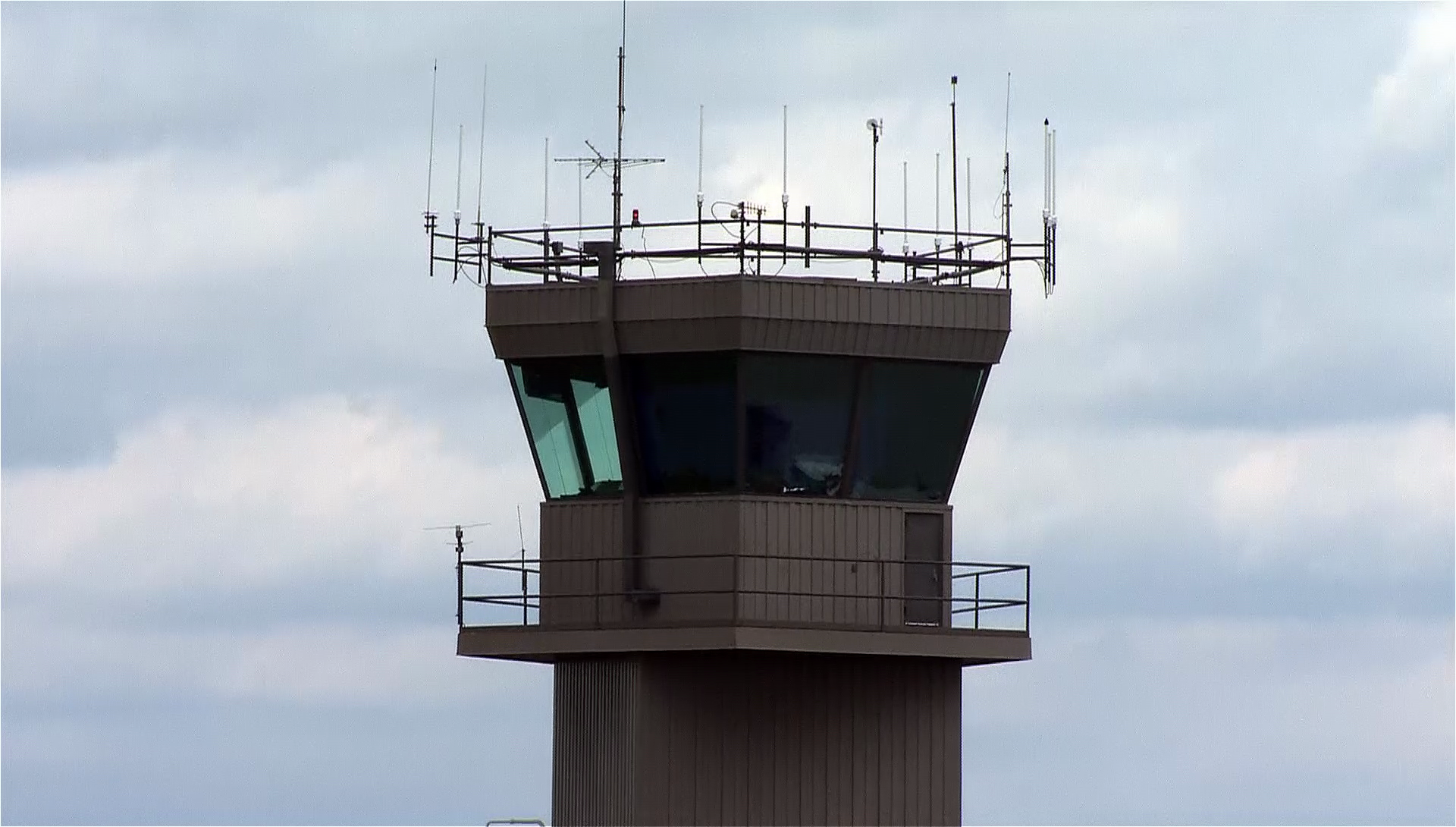 Air traffic controller rescued from tower at Arnold Palmer Airport after medical emergency
