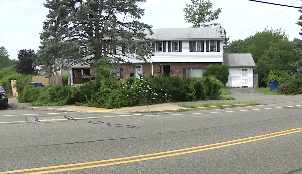 Babysitter, Teen Bound by 3 Suspects in Armed Home Invasion Babysitter, Teen Bound by 3 Suspects in Armed Home Invasion
