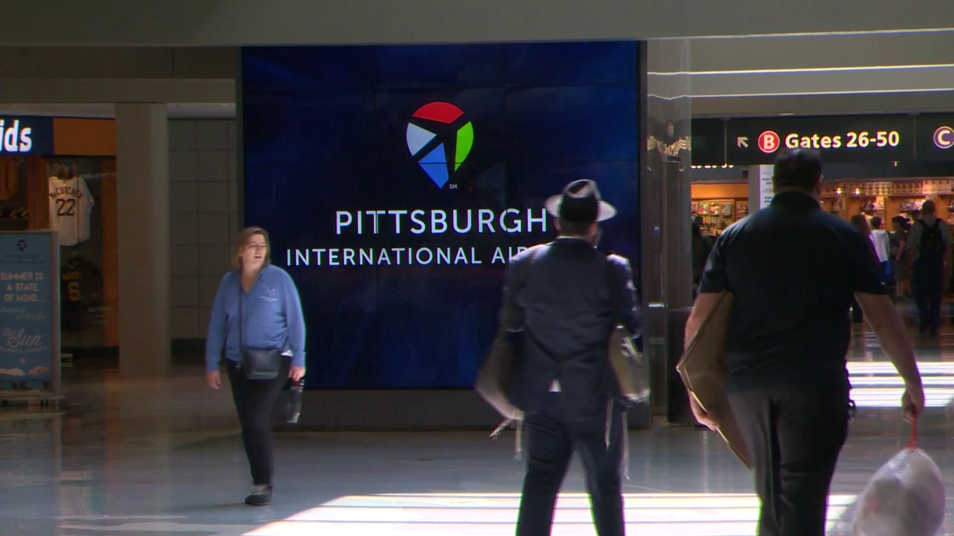 Pittsburgh airport is first in U.S. to allow non-passengers beyond security