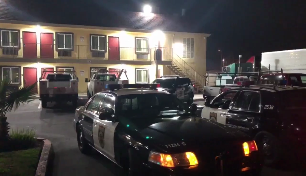 South Sacramento standoff ends with man killing himself