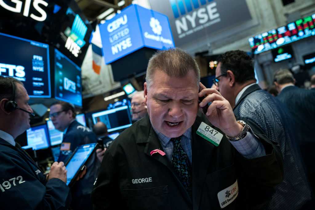Dow plunges more than 650 points to cap weeklong slump