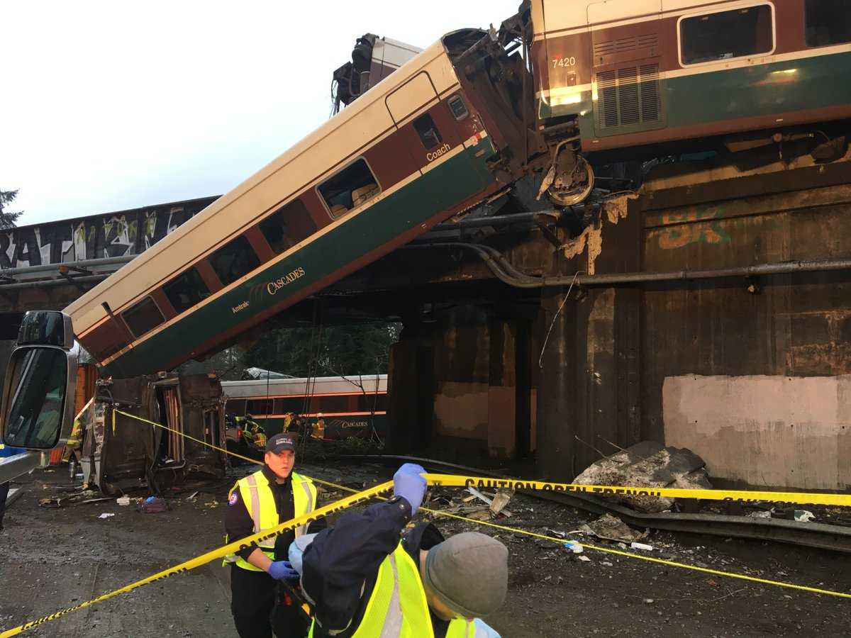 At least 3 dead after high-speed Amtrak train derails near Seattle