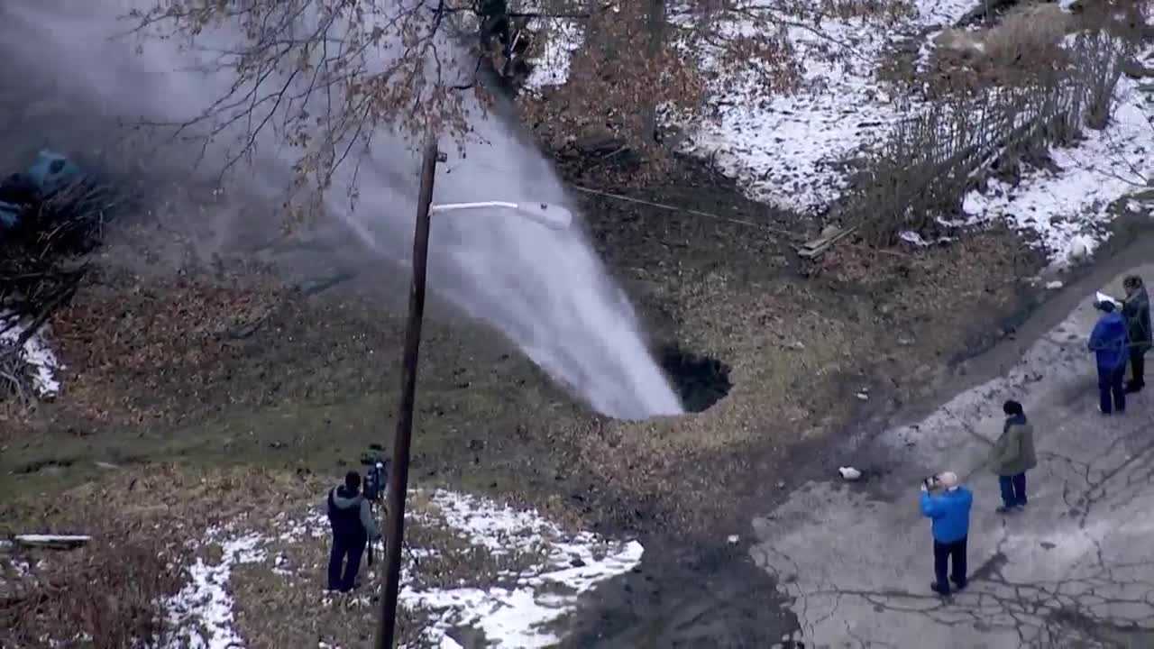 Large water main break in Perry North