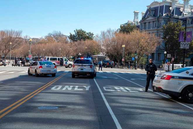 Police&#x20;lock&#x20;down&#x20;the&#x20;area&#x20;north&#x20;of&#x20;the&#x20;White&#x20;House&#x20;after&#x20;a&#x20;man&#x20;shot&#x20;himself&#x20;on&#x20;March&#x20;3,&#x20;2018.