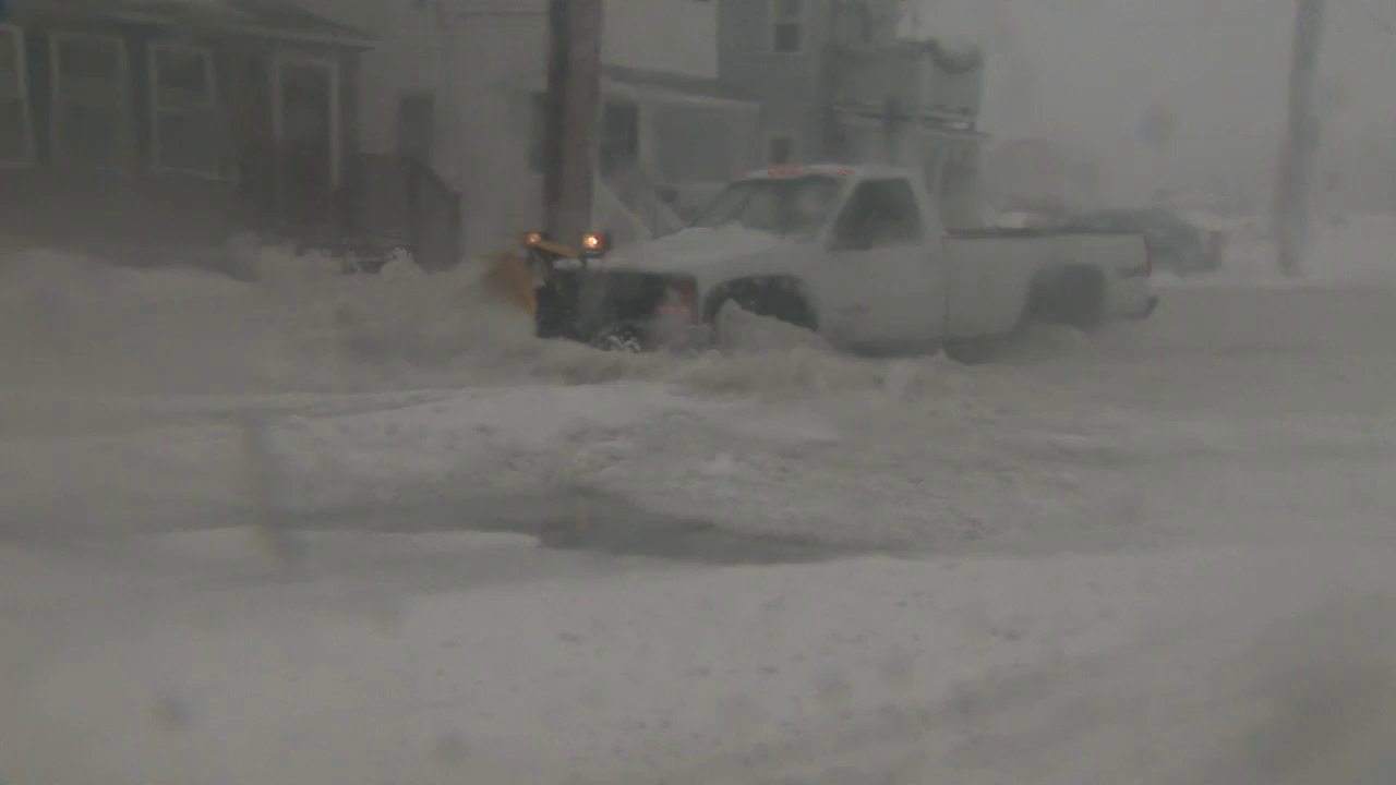 Blizzard warning in effect for the East End as snow approaches Blizzard warning in effect for the East End as snow approaches