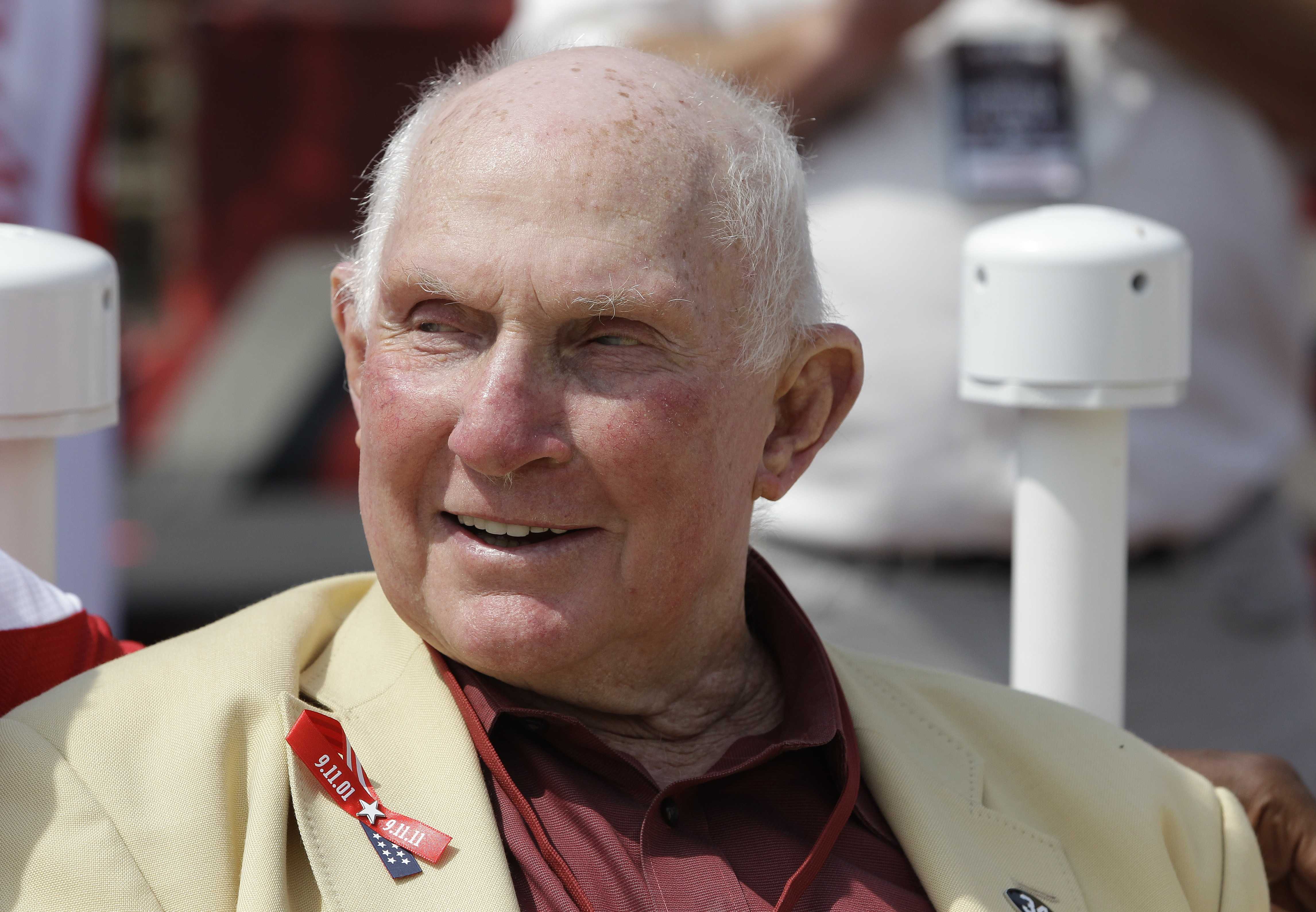 Hall of Fame quarterback Y.A. Tittle dead at 90