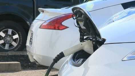 California looks to boost electric-car rebate program