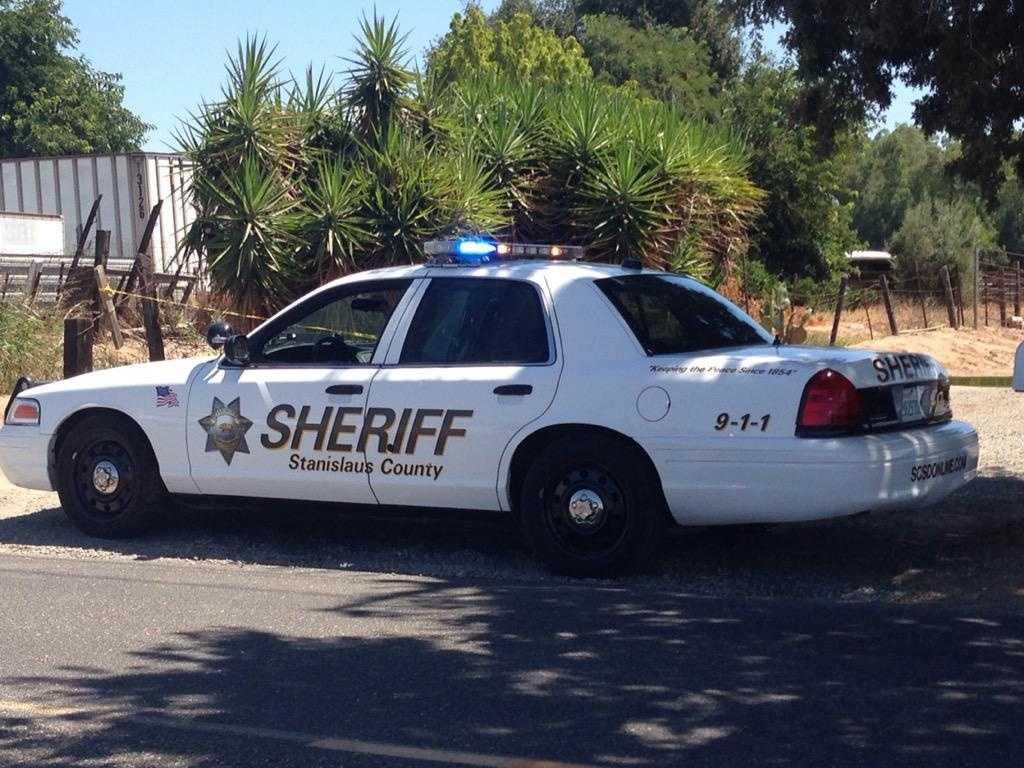 Sheriff's deputy, officer killed in car crash in Modesto