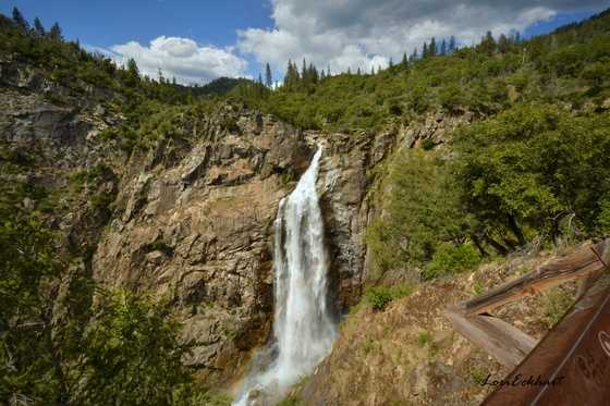 Rescuers search for fallen hiker at California waterfall