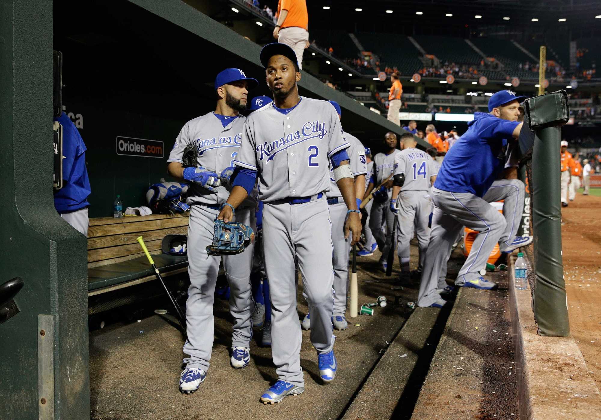 Royals, Escobar agree on new contract