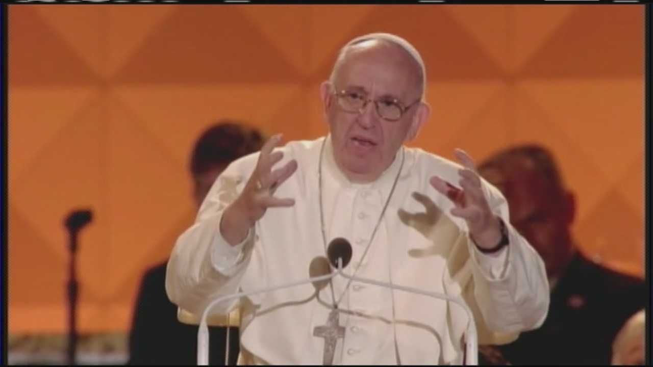 Pope speaks out for immigrants in Christmas Eve message