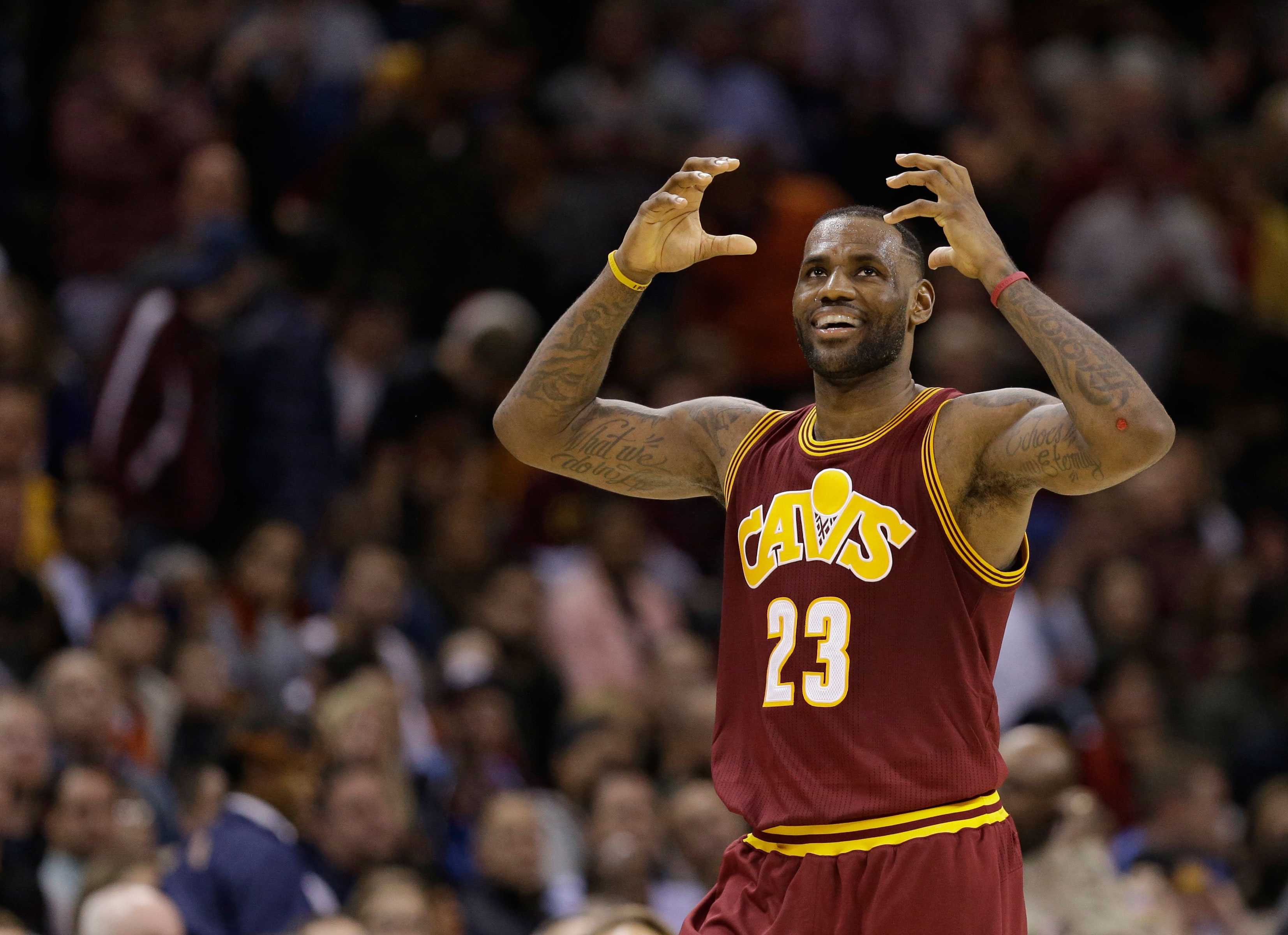 LeBron James becomes youngest player in history to score 30,000 points