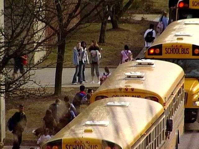 Father forces son to run to school in the rain for bullying