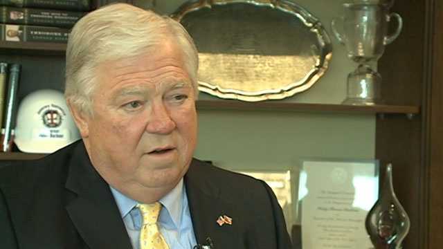 Ex-Mississippi Gov. Barbour arrested with gun at airport Ex-Mississippi Gov. Barbour arrested with gun at airport