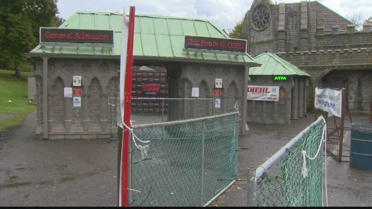 Burglars take $10K of equipment at haunted house attraction