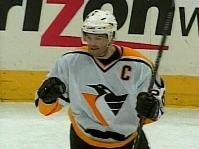 Jaromir Jagr returns to Czech Republic; his long NHL career is more than likely over. Should the #Penguins retire his number?