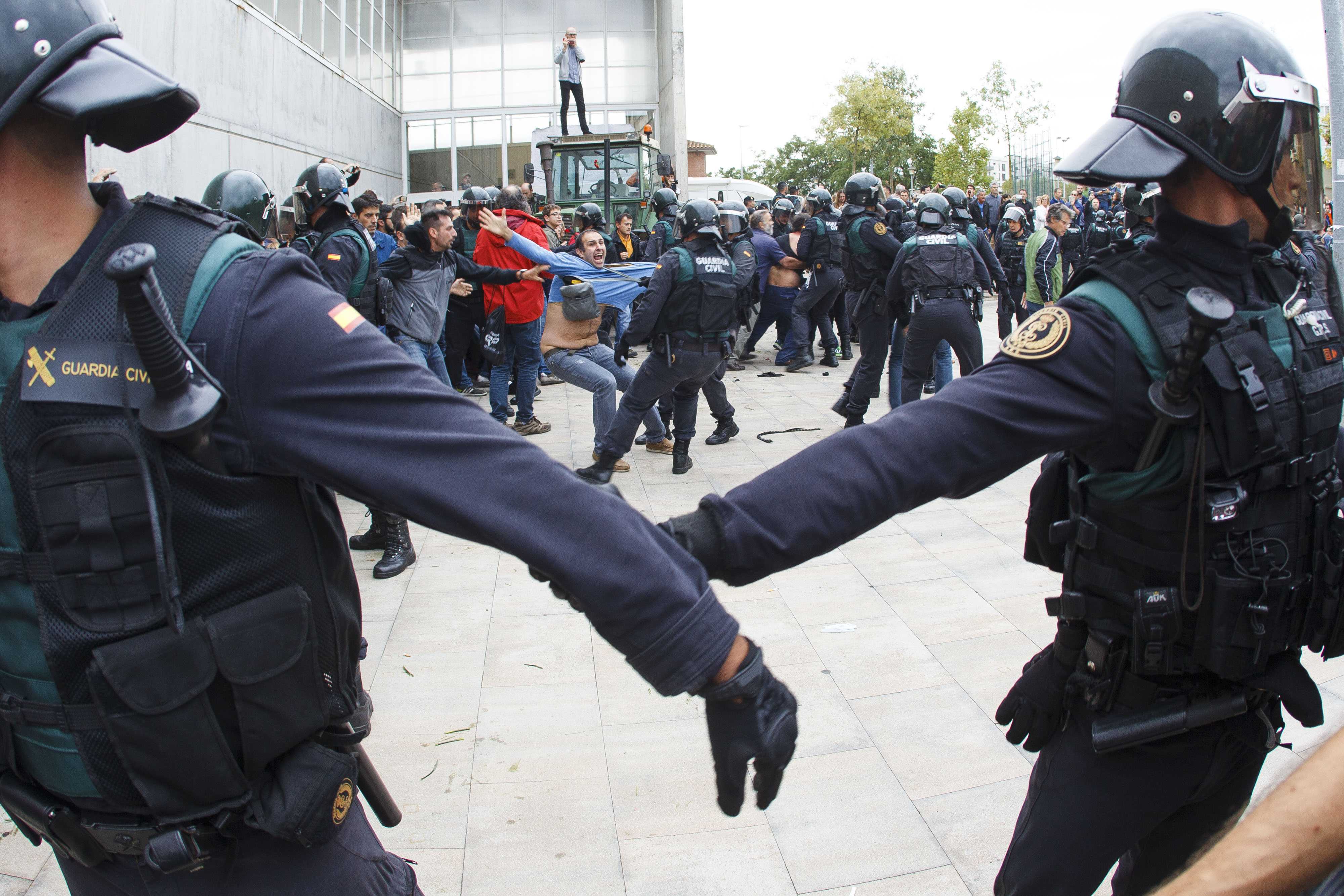 Over 700 injured as Spain cracks down on Catalan referendum
