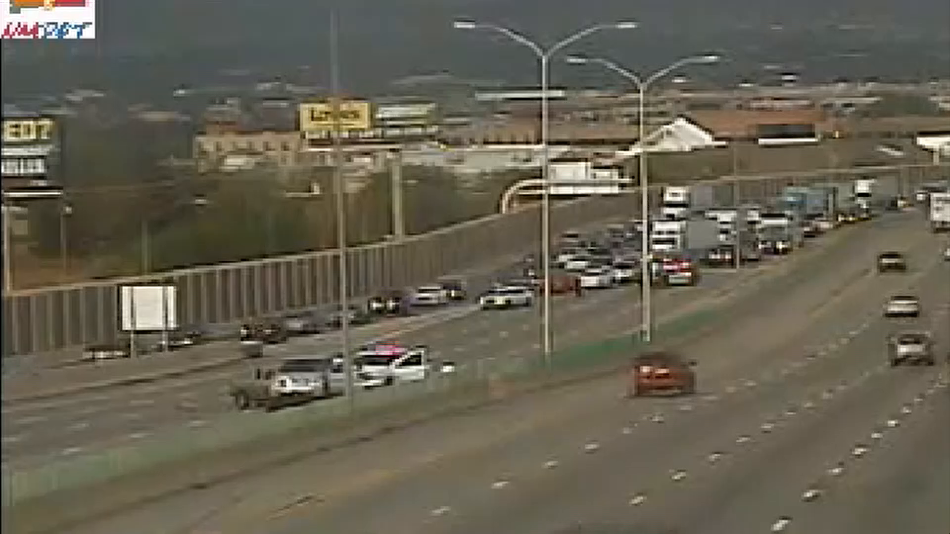 Multiple vehicle crash closes Westbound I-40 near Rio Grande