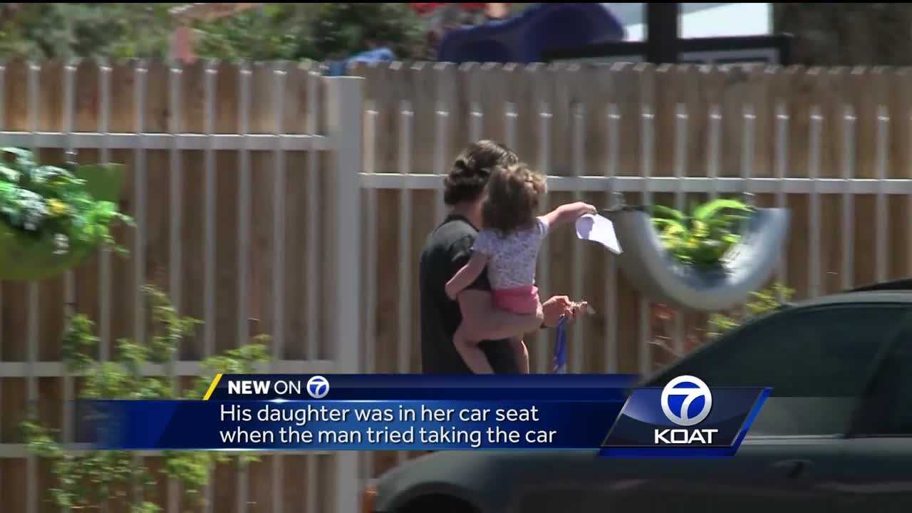 Father fights off man who tried carjacking him with daughter in carseat