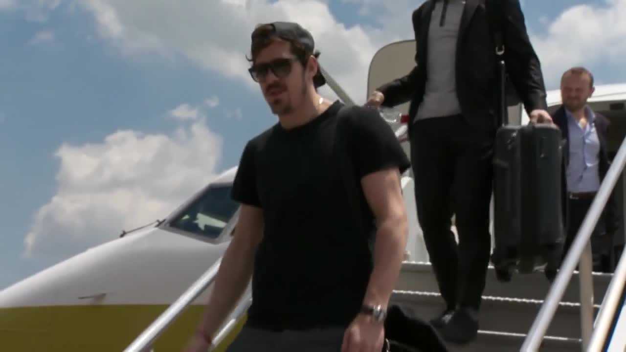 Raw video: Penguins arrive home in Pittsburgh after Stanley Cup victory in Nashville