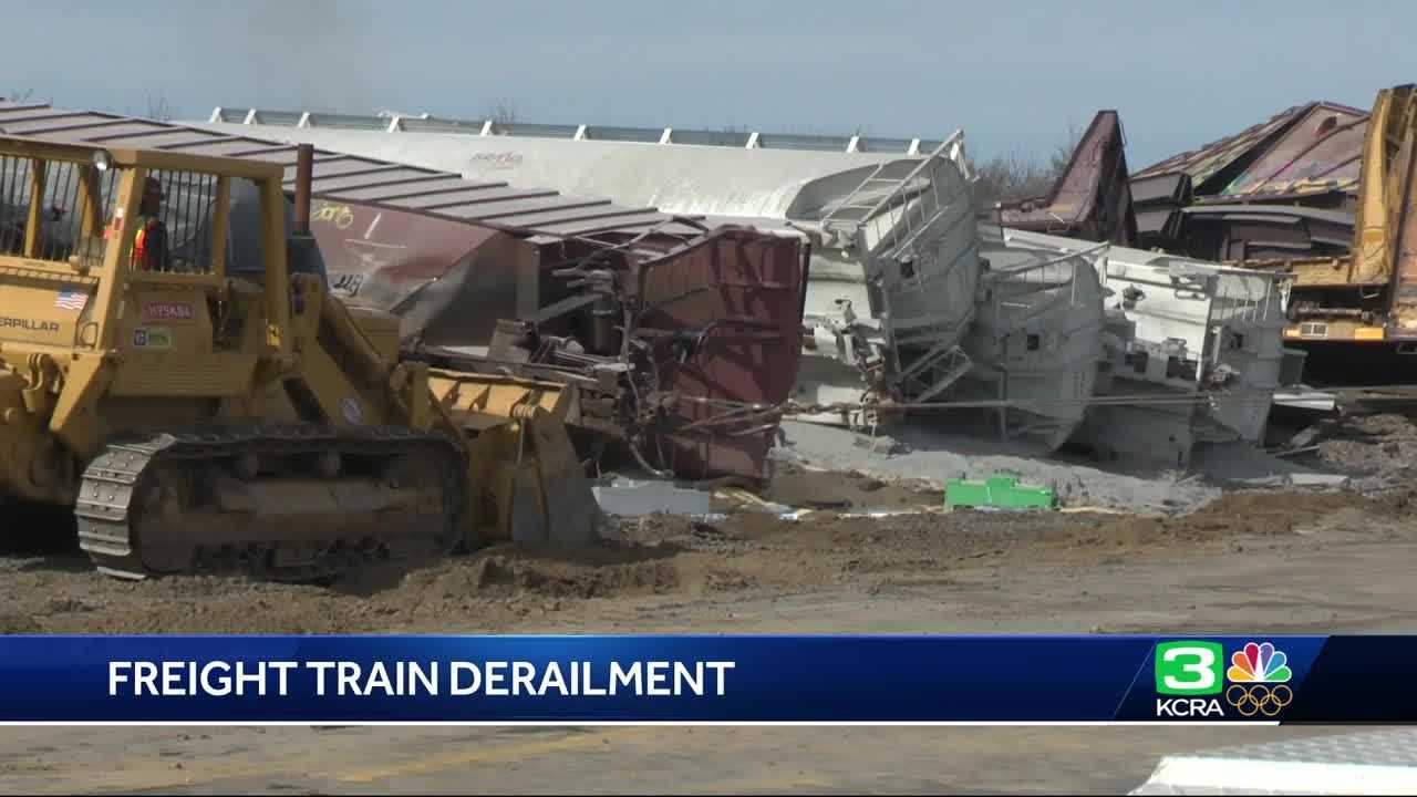 30 car freight train derails in Hughson