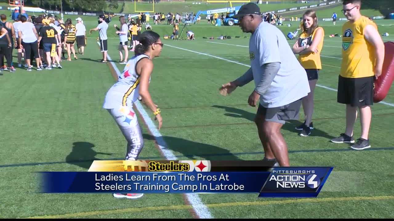 At Steelers Women's Training Camp, the ladies learn from the pros