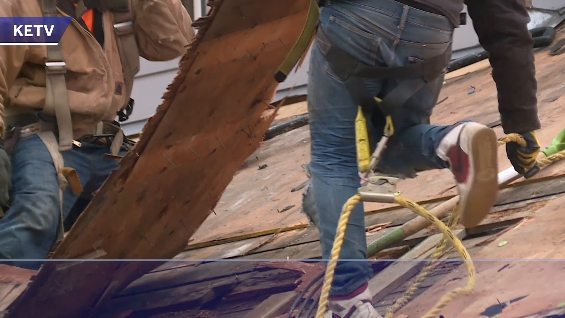 Volunteers step up, replace veteran's roof in one day