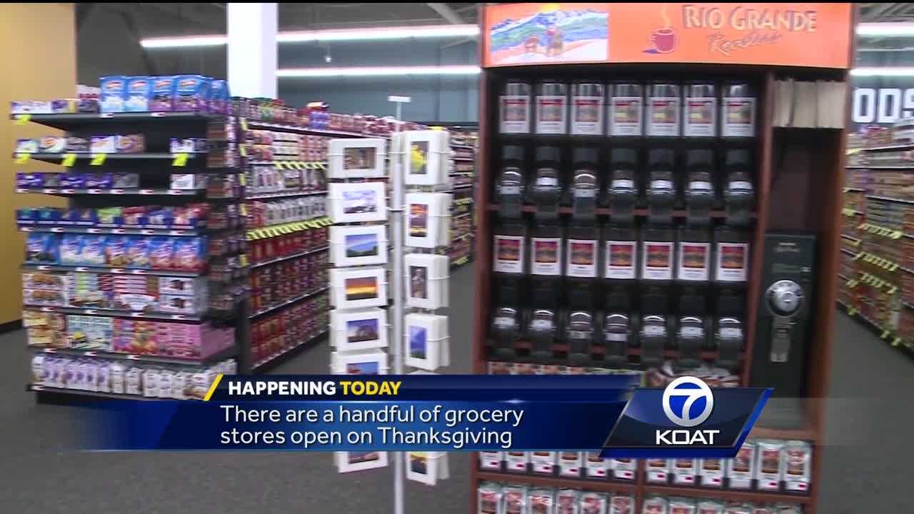 Find out which grocery stores are open on Thanksgiving