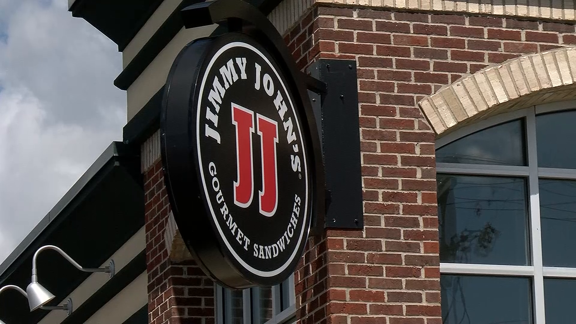 Jimmy John's thief cuts roof open, steals meat slicer
