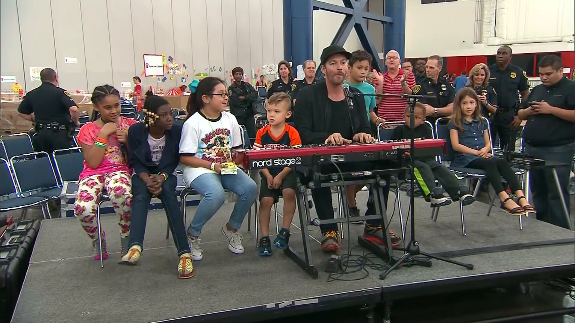 Harry Connick Jr. gives 'Light' to Houston victims with musical performance
