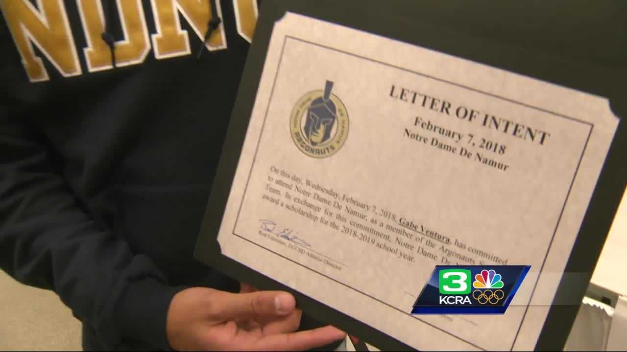 Elk Grove athletes sign college letter of intent