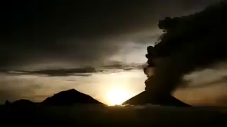 Timelapse shows Bali's Mount Agung volcano erupting at daybreak