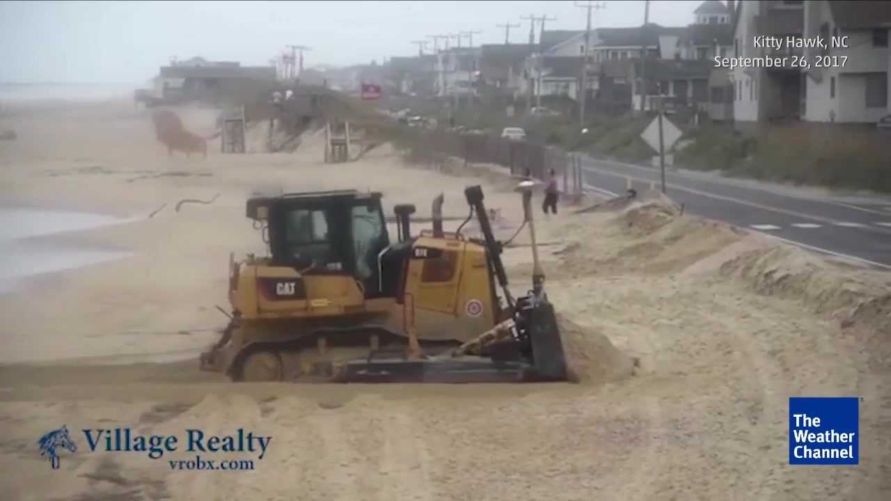 Maria Returns to Hurricane Status