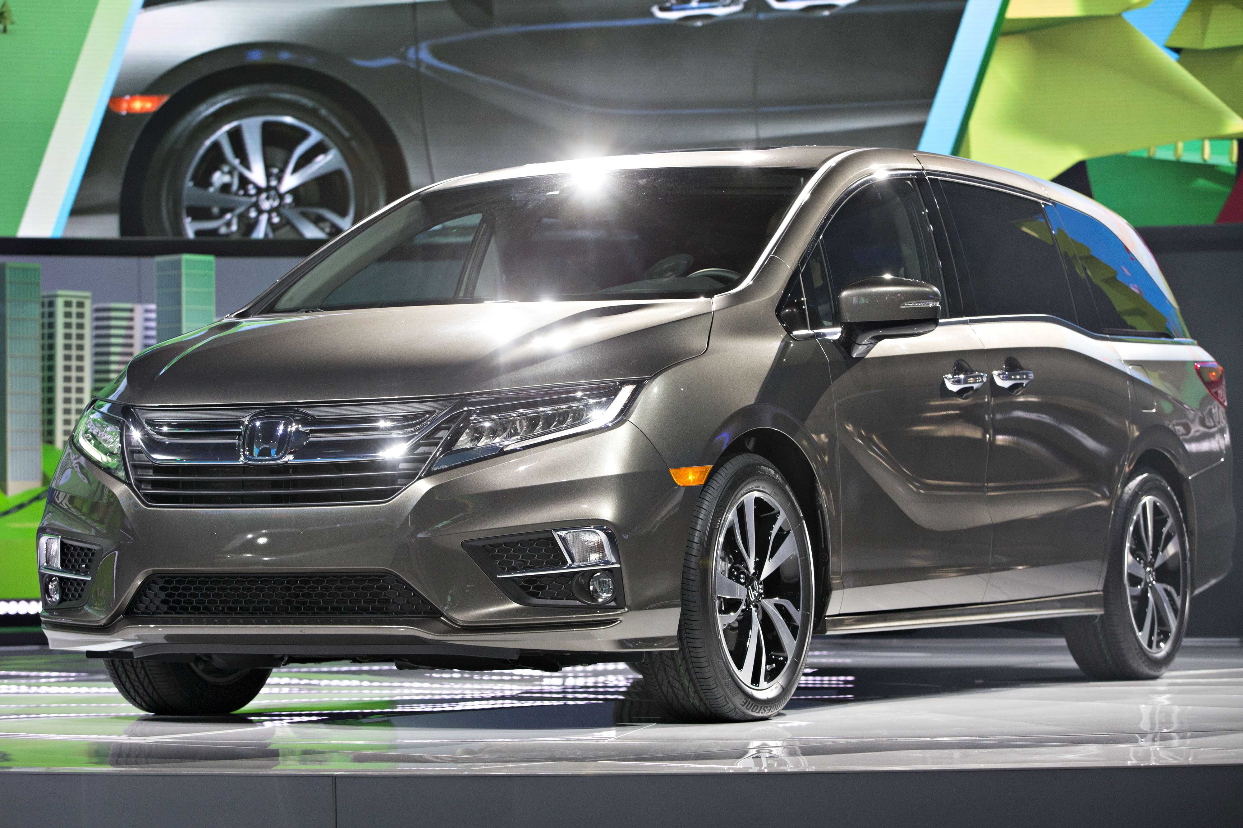 Honda recalls 900,000 Odyssey minivans