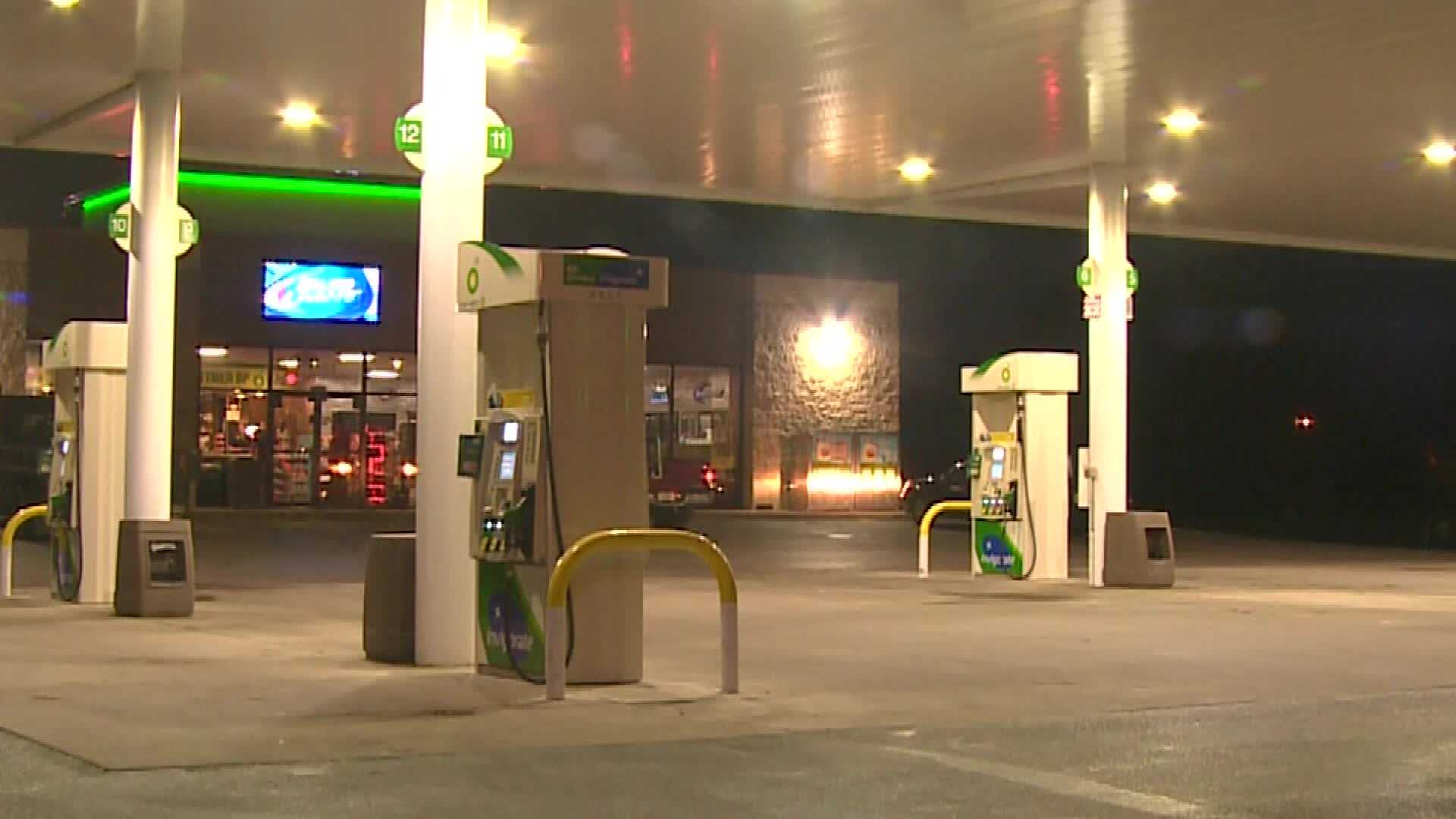 Kidnapped woman escapes thanks to help from gas station clerk